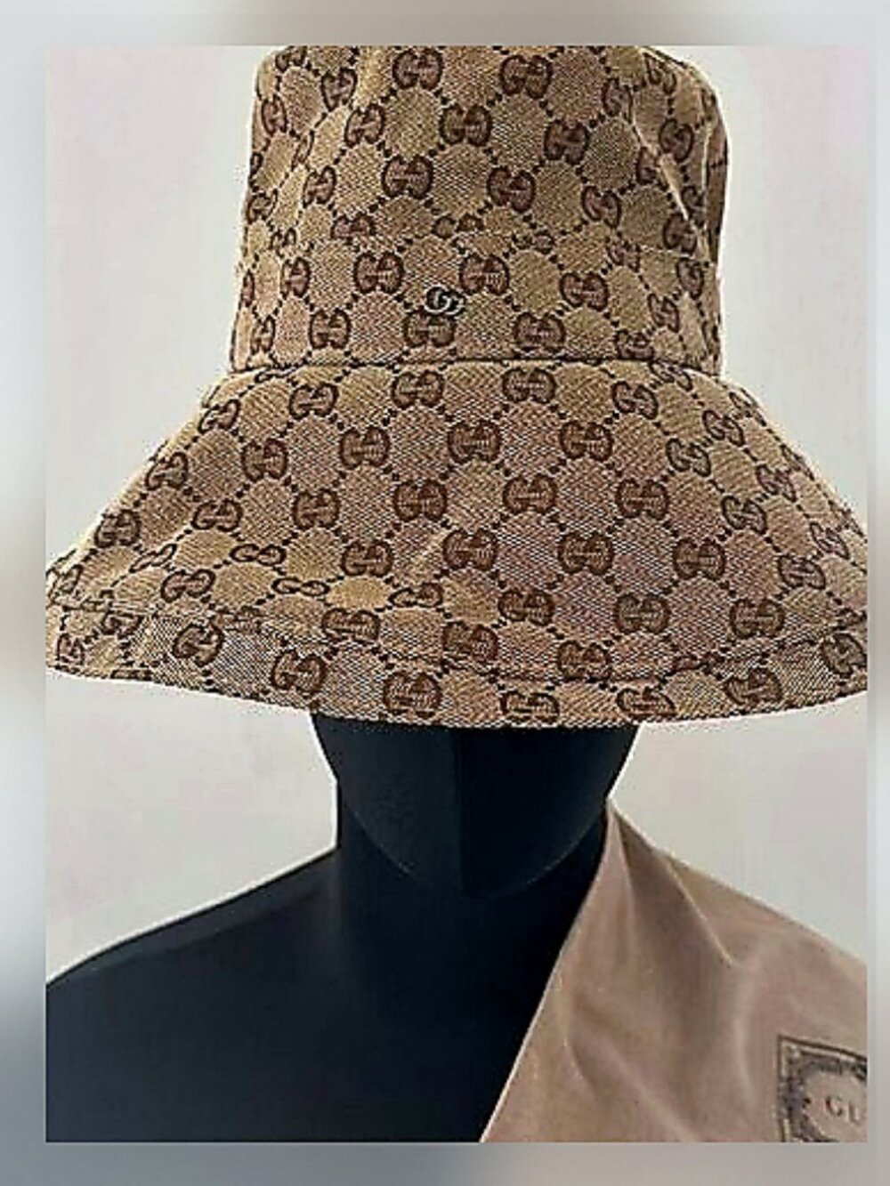 Guccis Women’s GG canvas wide brim hat